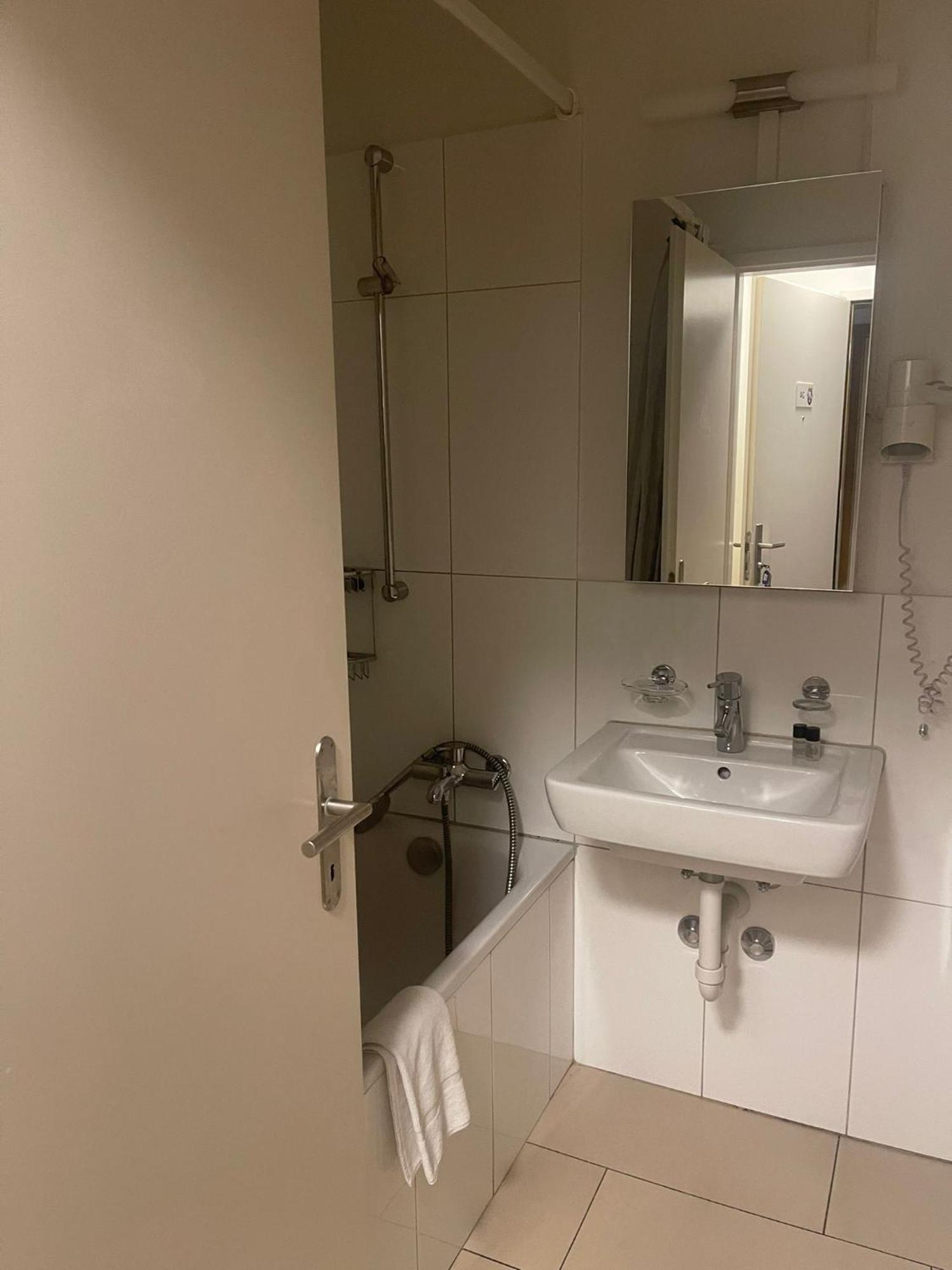 شقة Swiss Star District 11 - Self Check-In زيورخ المظهر الخارجي الصورة
