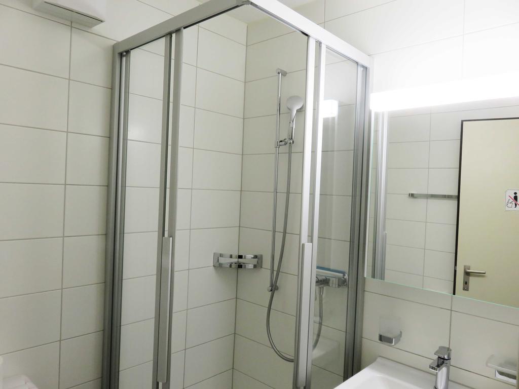 شقة Swiss Star District 11 - Self Check-In زيورخ المظهر الخارجي الصورة